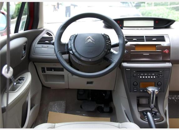 世嘉 2008款 两厢 2.0L 自动豪华型 中控类   驾驶位