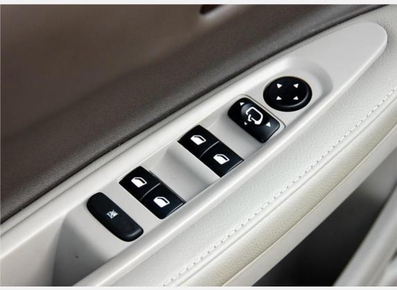 世嘉 2008款 两厢 2.0L 自动豪华型 车厢座椅   门窗控制