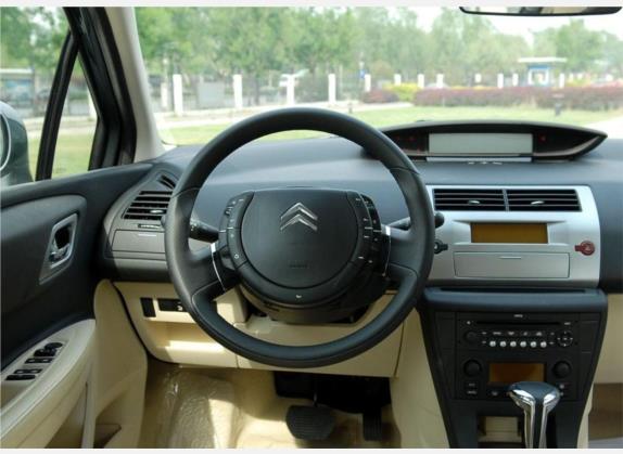 世嘉 2009款 三厢 2.0L 自动舒适型 中控类   驾驶位