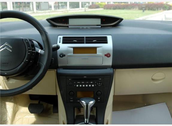 世嘉 2009款 三厢 2.0L 自动舒适型 中控类   中控台
