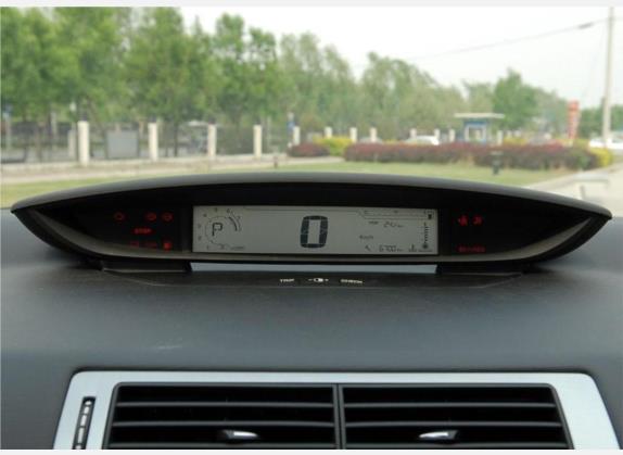 世嘉 2009款 三厢 2.0L 自动舒适型 中控类   仪表盘