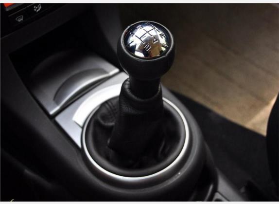世嘉 2009款 三厢 2.0L 手动舒适型 中控类   挡把