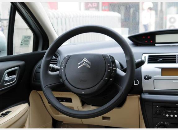 世嘉 2010款 三厢 1.6L 自动尚乐版 中控类   驾驶位