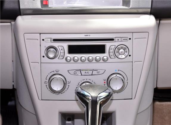 世嘉 2011款 两厢 1.6L 自动冠军版 中控类   中控台