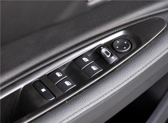 世嘉 2011款 三厢 2.0L 自动贺岁版 车厢座椅   门窗控制