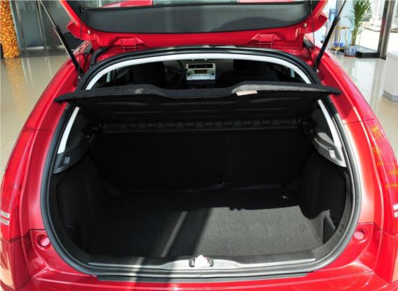 世嘉 2011款 两厢 1.6L 手动炫雅型 车厢座椅   后备厢
