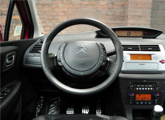 世嘉 2011款 两厢 2.0L 手动博雅型 中控类   驾驶位