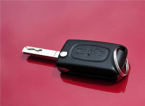 世嘉 2011款 两厢 2.0L 手动博雅型 其他细节类   钥匙