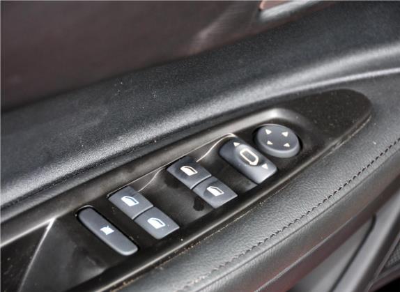 世嘉 2011款 两厢 2.0L 手动博雅型 车厢座椅   门窗控制