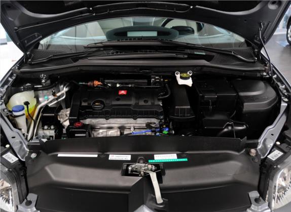 世嘉 2011款 三厢 1.6L 自动时尚型 其他细节类   发动机舱
