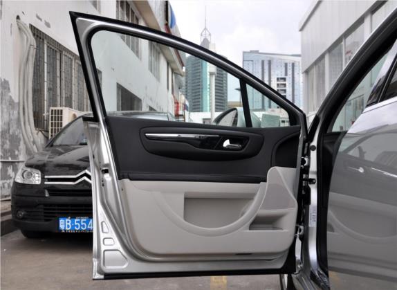 世嘉 2012款 三厢 1.6L 自动品享型 车厢座椅   前门板