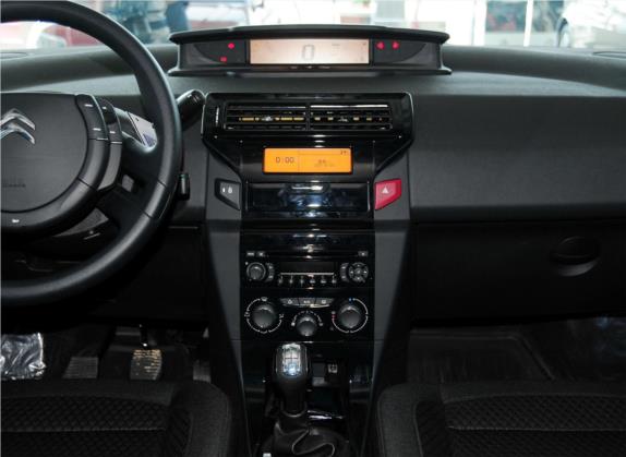 世嘉 2012款 三厢 1.6L 手动品尚型 中控类   中控台