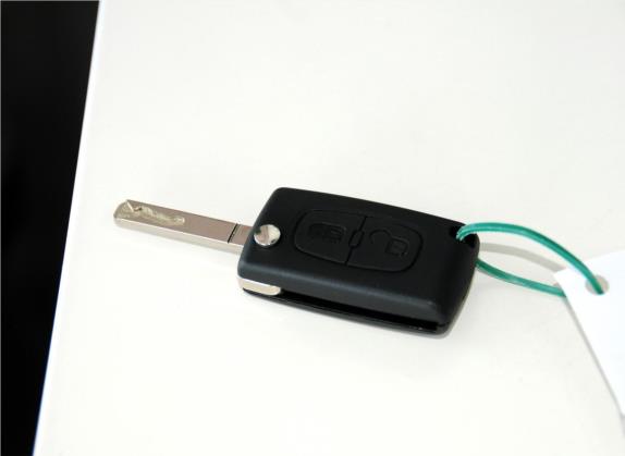 世嘉 2012款 三厢 1.6L 手动品尚型 其他细节类   钥匙