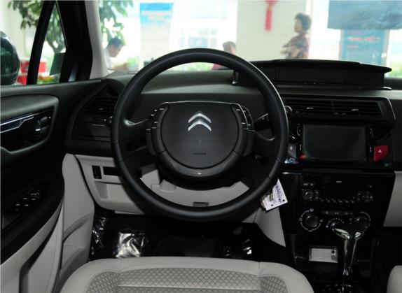 世嘉 2012款 三厢 1.6L 自动品尚型 中控类   驾驶位