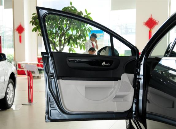 世嘉 2012款 三厢 1.6L 自动品尚型 车厢座椅   前门板