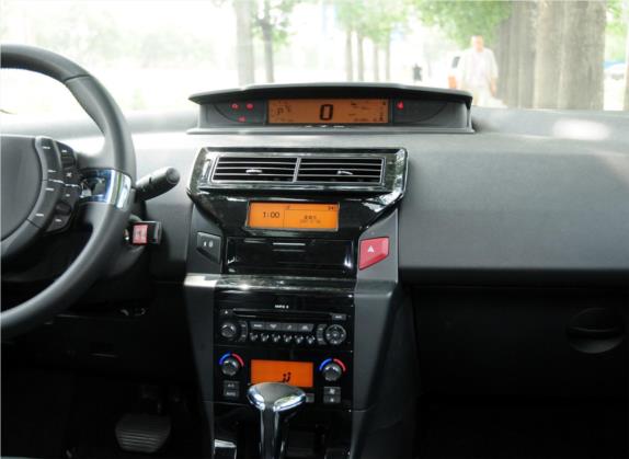 世嘉 2012款 三厢 2.0L 自动品驭型 中控类   中控台