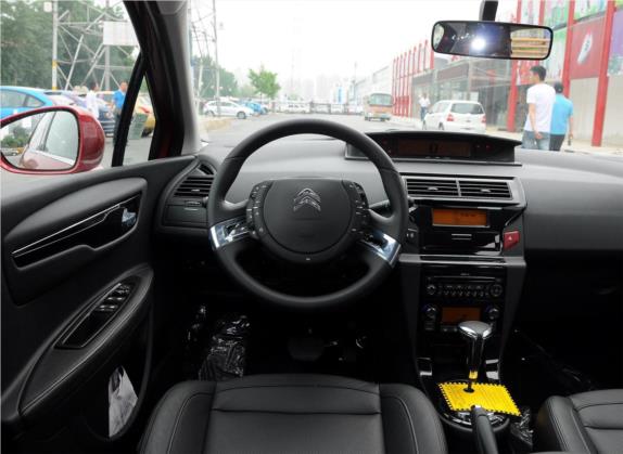 世嘉 2012款 两厢 2.0L 自动乐骋型 中控类   驾驶位