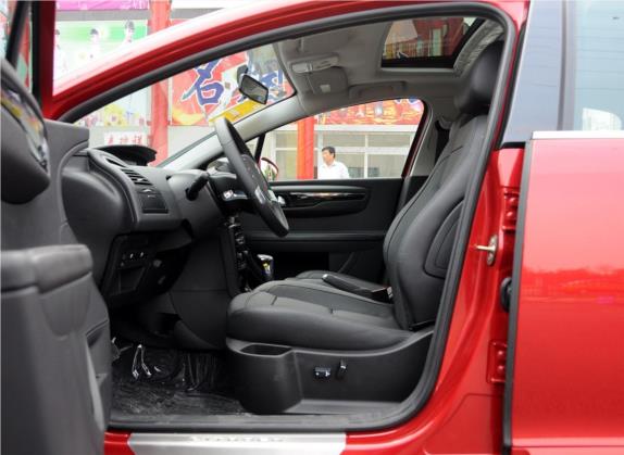 世嘉 2012款 两厢 2.0L 自动乐骋型 车厢座椅   前排空间
