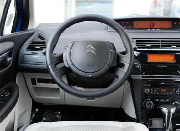 世嘉 2012款 两厢 1.6L 自动乐尚型 中控类   驾驶位