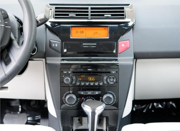 世嘉 2012款 两厢 1.6L 自动乐尚型 中控类   中控台