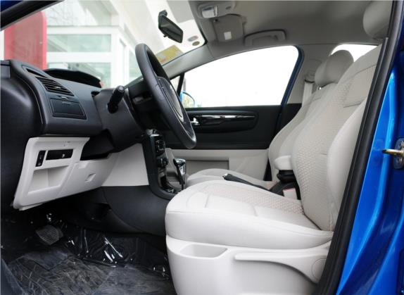 世嘉 2012款 两厢 1.6L 自动乐尚型 车厢座椅   前排空间
