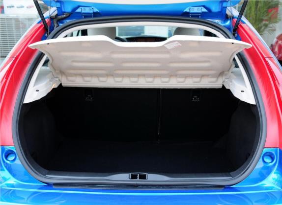 世嘉 2012款 两厢 1.6L 自动乐尚型 车厢座椅   后备厢