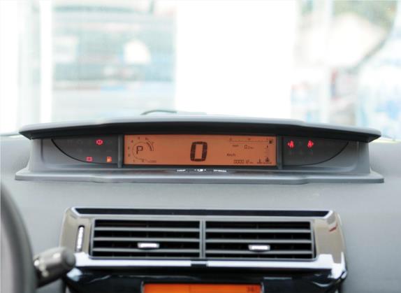 世嘉 2012款 两厢 1.6L 自动乐尚型 中控类   仪表盘