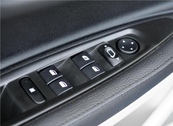 世嘉 2012款 两厢 1.6L 自动乐尚型 车厢座椅   门窗控制