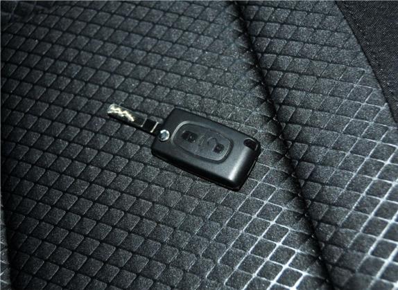 世嘉 2012款 两厢 1.6L 手动乐尚型 其他细节类   钥匙