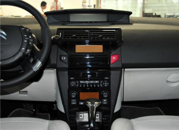 世嘉 2012款 两厢 1.6L 自动乐享型 中控类   中控台