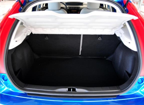 世嘉 2012款 两厢 1.6L 自动乐享型 车厢座椅   后备厢