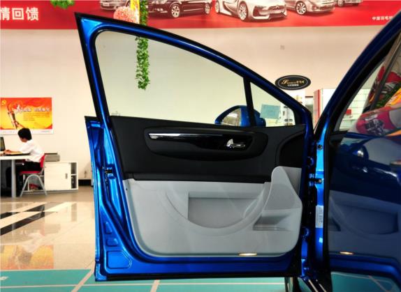 世嘉 2012款 两厢 1.6L 自动乐享型 车厢座椅   前门板