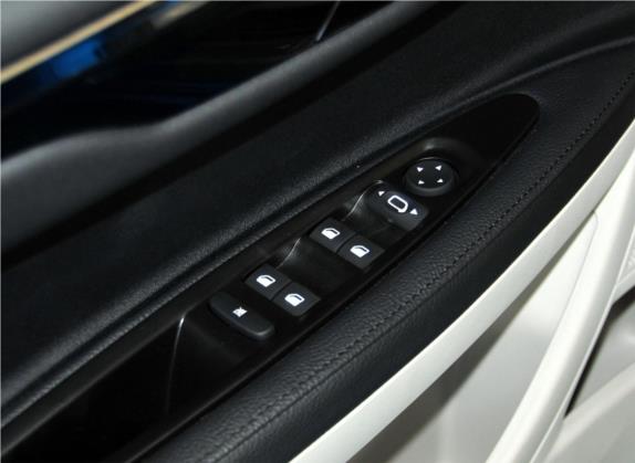 世嘉 2012款 两厢 1.6L 自动乐享型 车厢座椅   门窗控制