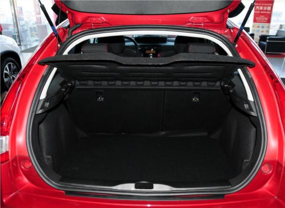 世嘉 2013款 CROSS 1.6L 手动 车厢座椅   后备厢