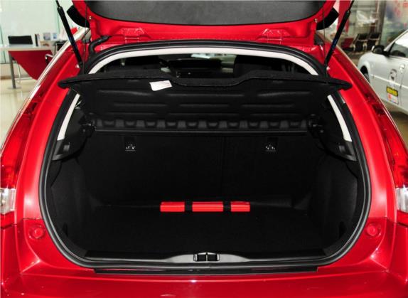 世嘉 2013款 CROSS 1.6L 自动 车厢座椅   后备厢