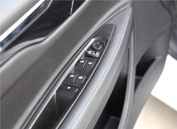 世嘉 2013款 1.6L 手动品尚型CNG 车厢座椅   门窗控制