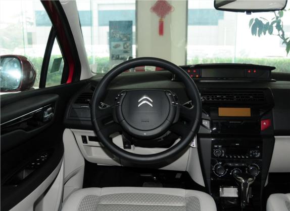 世嘉 2013款 两厢 1.6L 自动乐尚型 中控类   驾驶位