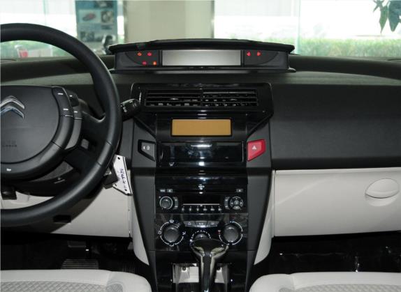 世嘉 2013款 两厢 1.6L 自动乐尚型 中控类   中控台