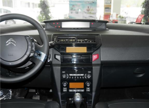 世嘉 2013款 两厢 1.6L 手动乐享型 中控类   中控台