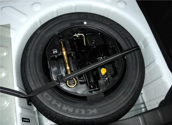世嘉 2013款 两厢 1.6L 手动乐享型 其他细节类   备胎