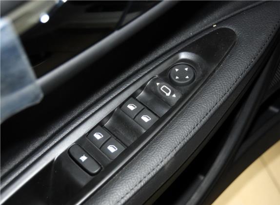 世嘉 2013款 两厢 1.6L 手动乐享型 车厢座椅   门窗控制