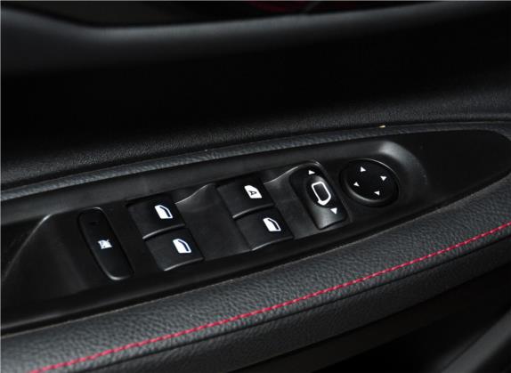 世嘉 2013款 改款 CROSS 1.6L 手动 车厢座椅   门窗控制