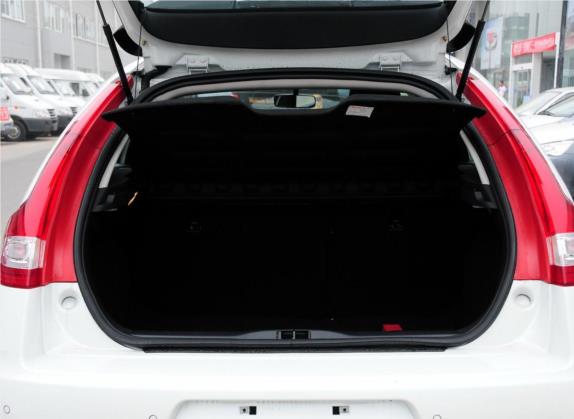 世嘉 2013款 改款 CROSS 1.6L 自动 车厢座椅   后备厢