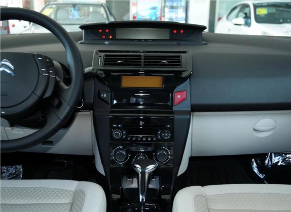 世嘉 2013款 三厢 1.6L 自动品尚型 中控类   中控台