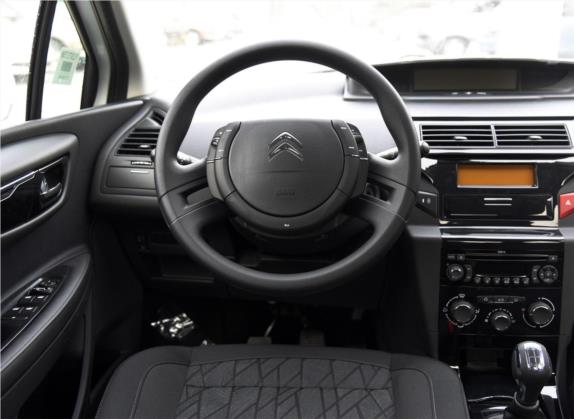 世嘉 2016款 经典 三厢 1.6L 手动品尚型 中控类   驾驶位