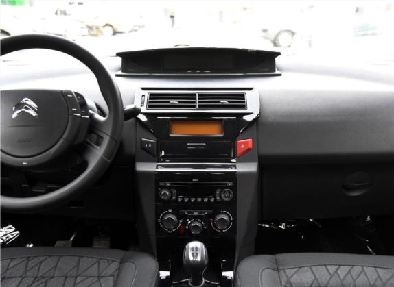 世嘉 2016款 经典 三厢 1.6L 手动品尚型 中控类   中控台
