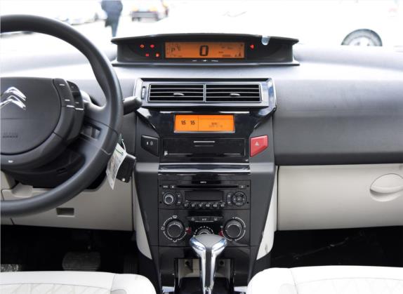 世嘉 2016款 经典 三厢 1.6L 自动品尚型 中控类   中控台