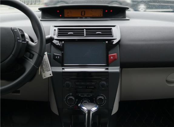 世嘉 2016款 经典 三厢 1.6L 自动科技版 中控类   中控台