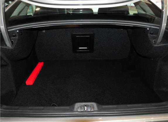 雪铁龙C5 2011款 东方之旅 2.3L 自动尊驭型 车厢座椅   后备厢