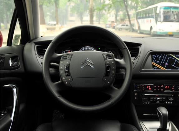 雪铁龙C5 2011款 2.3L 自动尊贵型 中控类   驾驶位